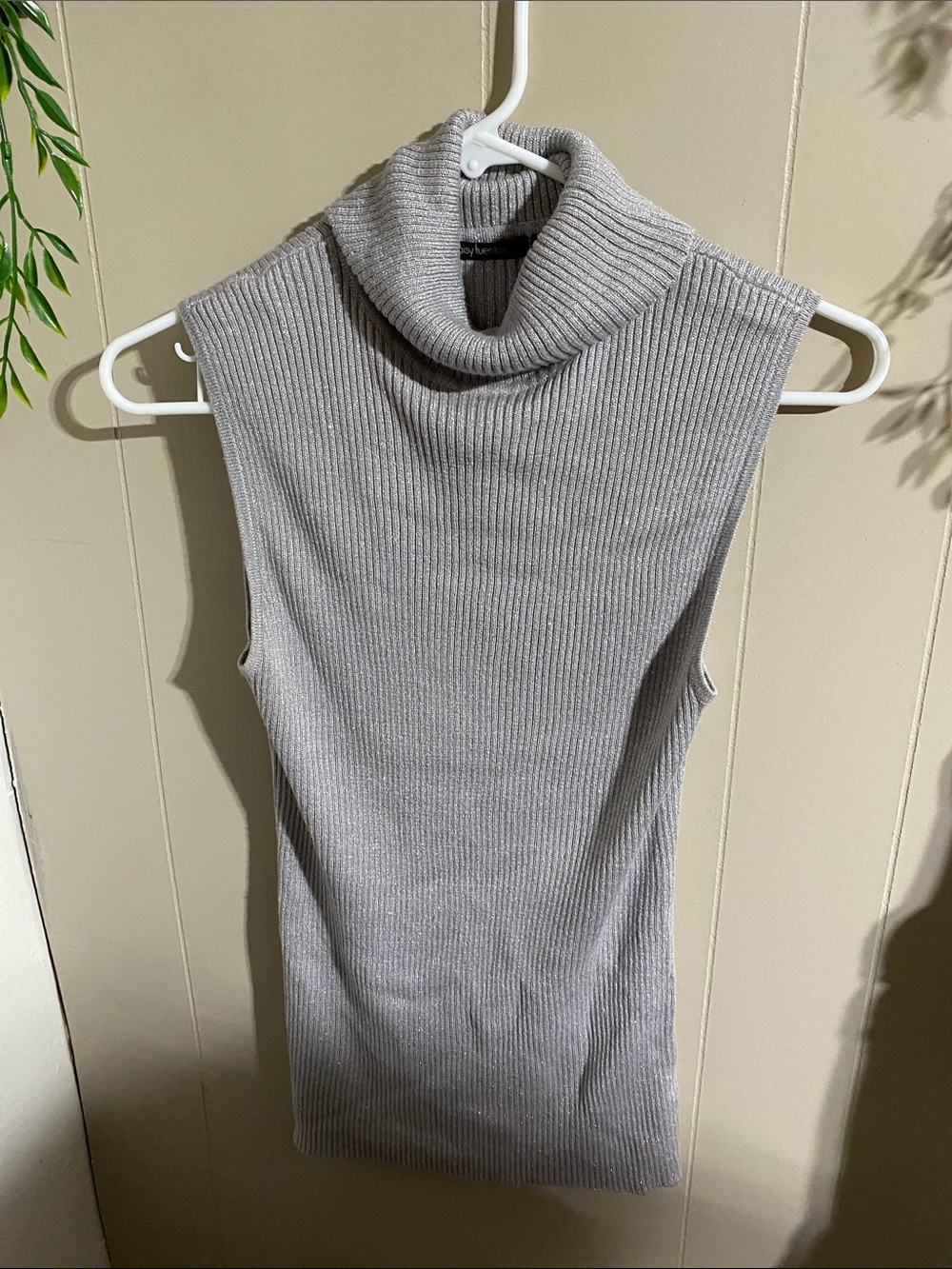 Daisy Fuentes Silver Sleeveless Ribbed Turtleneck - Gray
